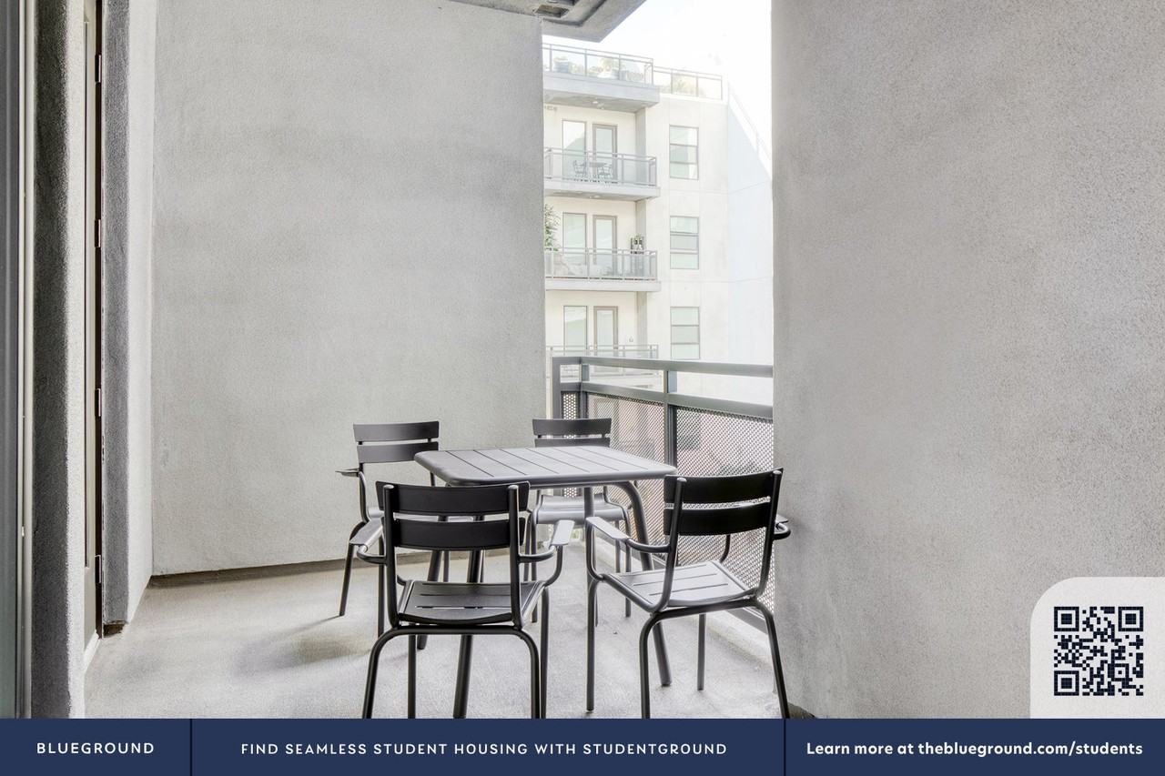 6606 Variel Avenue - Photo 7 of 49