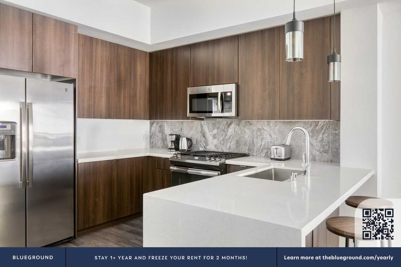 6606 Variel Avenue - Photo 7 of 48