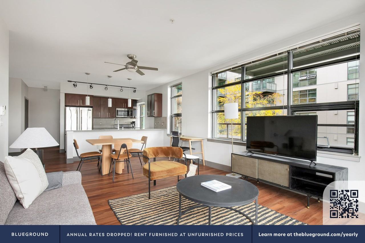 1520 Eastlake Avenue East - Photo 4 of 32