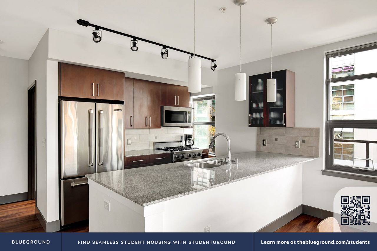 1520 Eastlake Avenue East - Photo 7 of 32