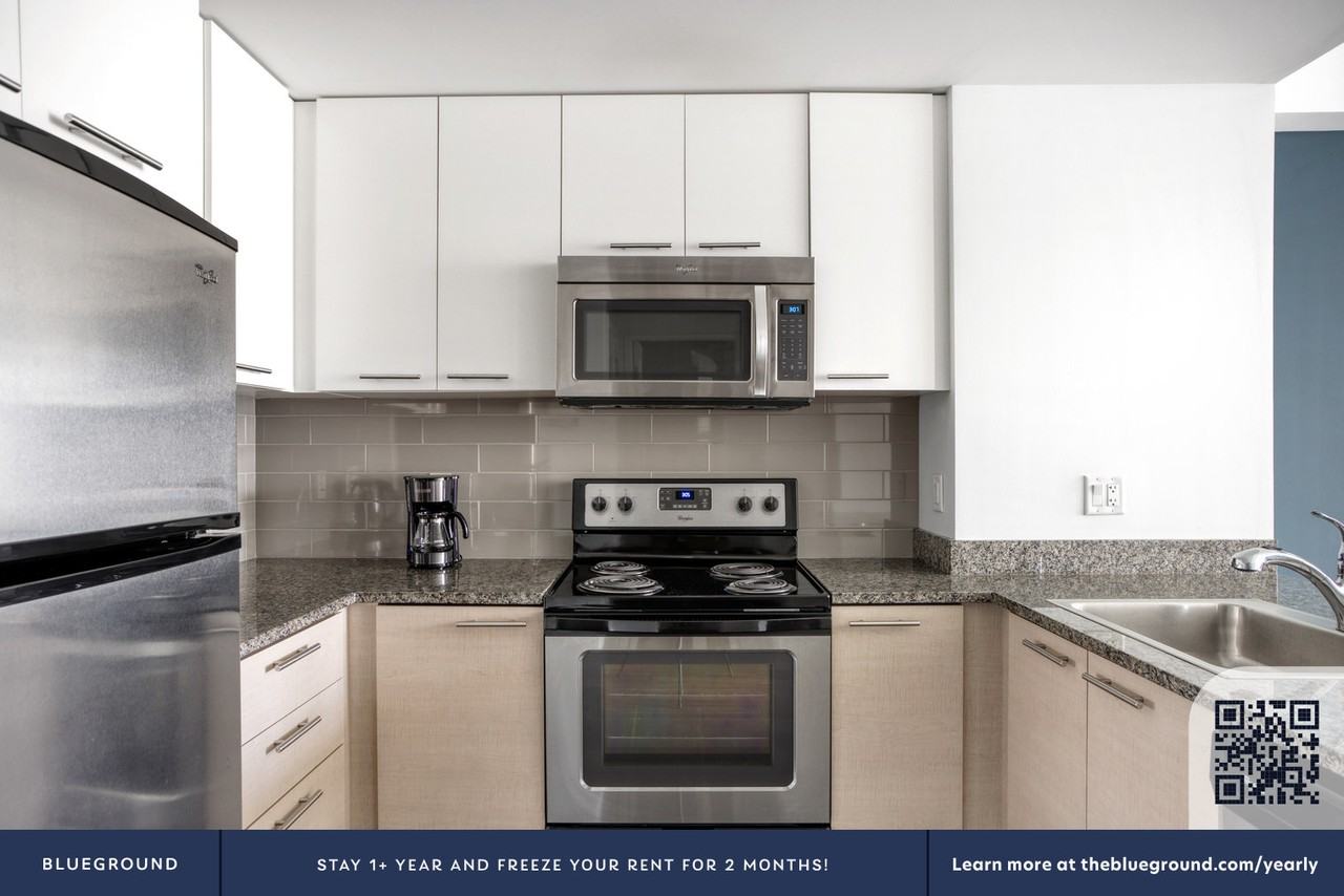 285 3rd St #717 - Photo 7 of 29