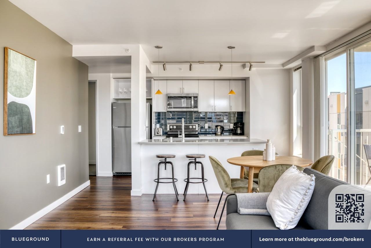 12258 Northeast 12th Lane - Photo 5 of 56