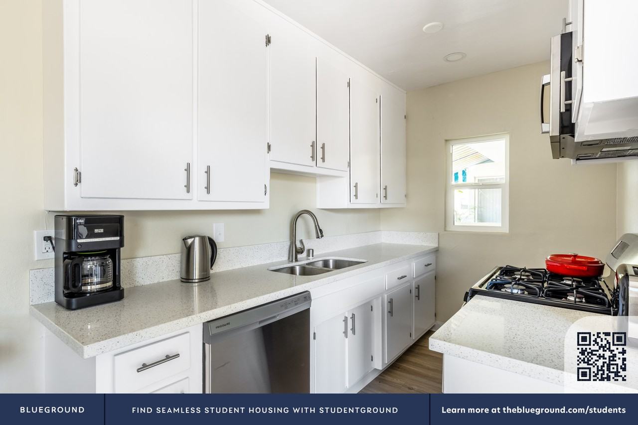 3537 Clarington Avenue - Photo 7 of 37