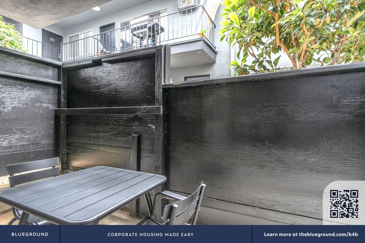 1231 South Bundy Drive - Photo 5 of 35