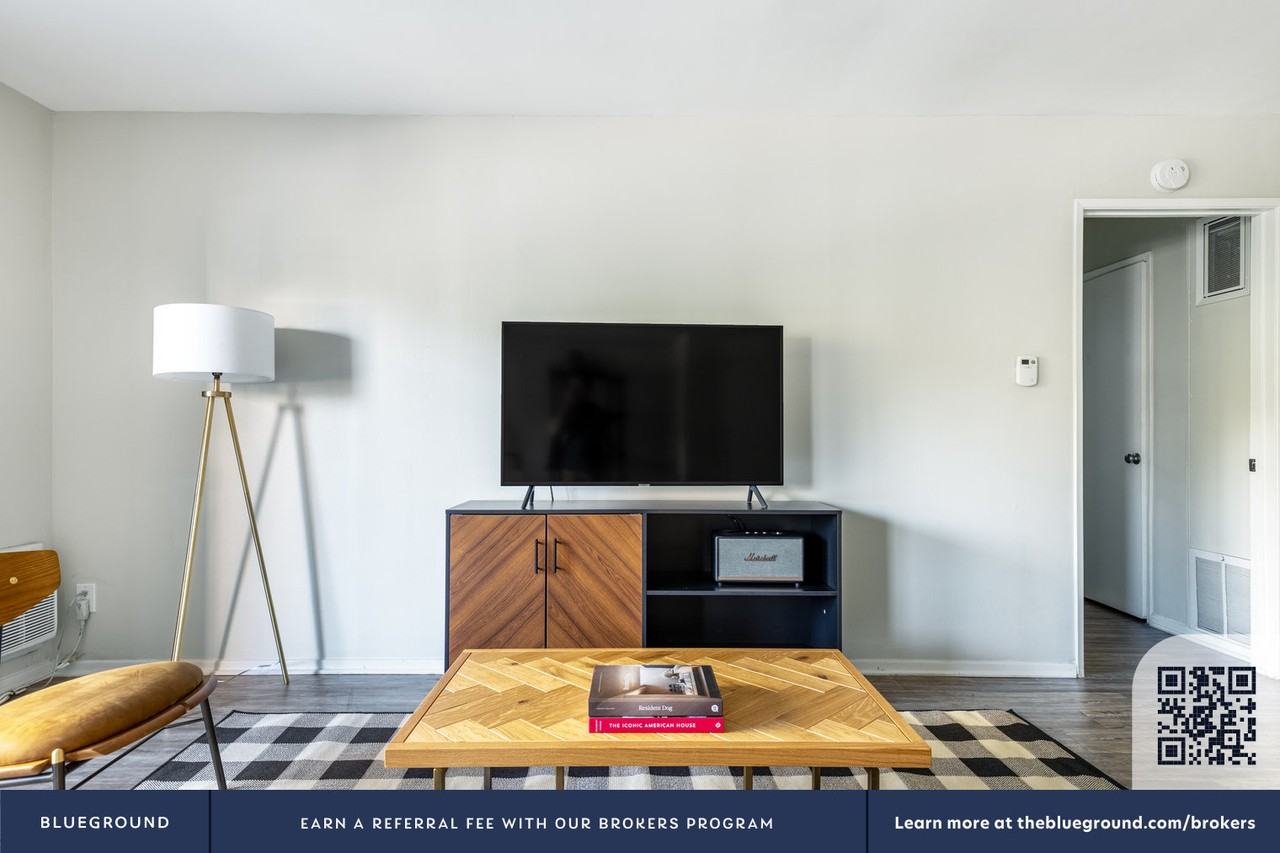 311 S Doheny Dr #380 - Photo 4 of 19