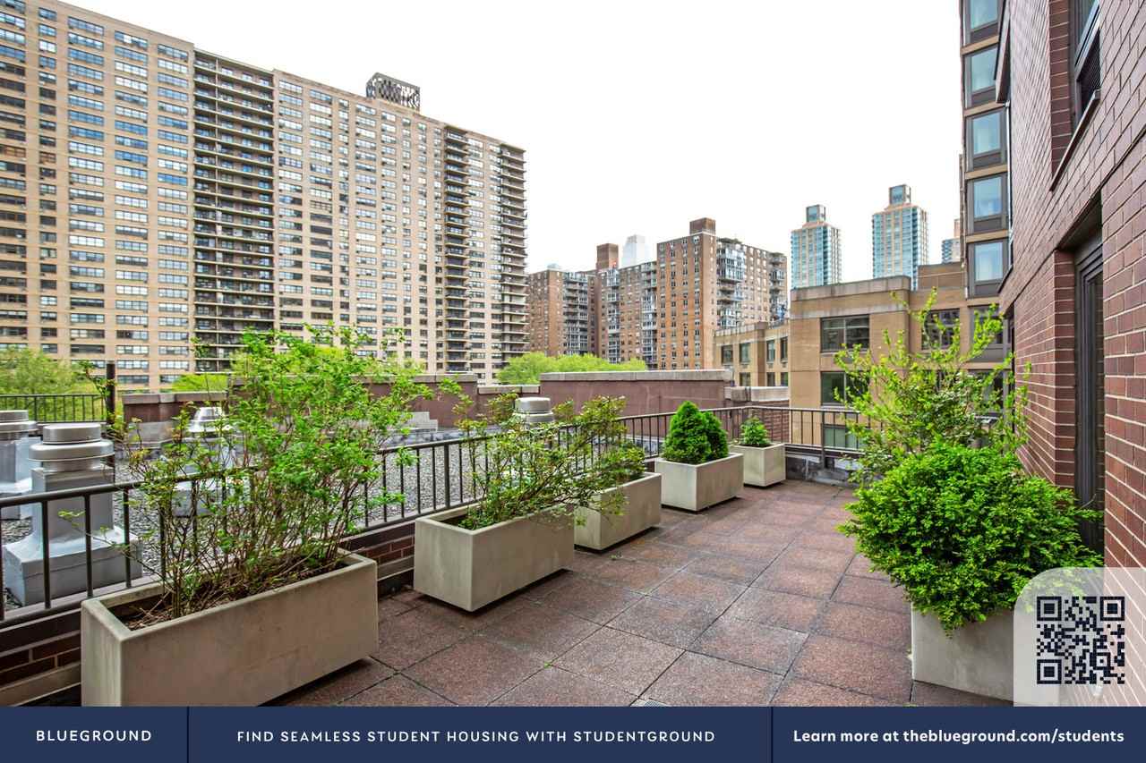 180 Riverside Boulevard - Photo 7 of 34