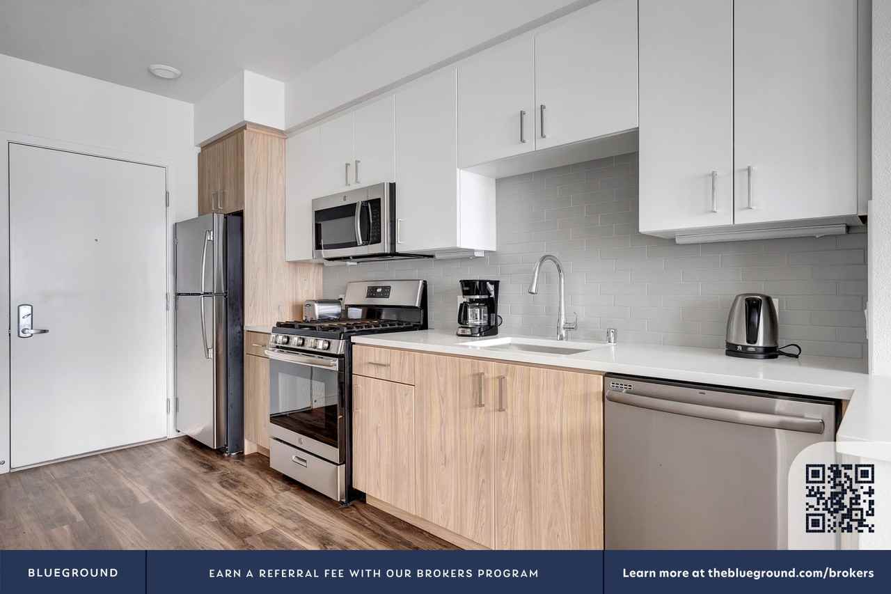 3093 Broadway - Photo 5 of 52