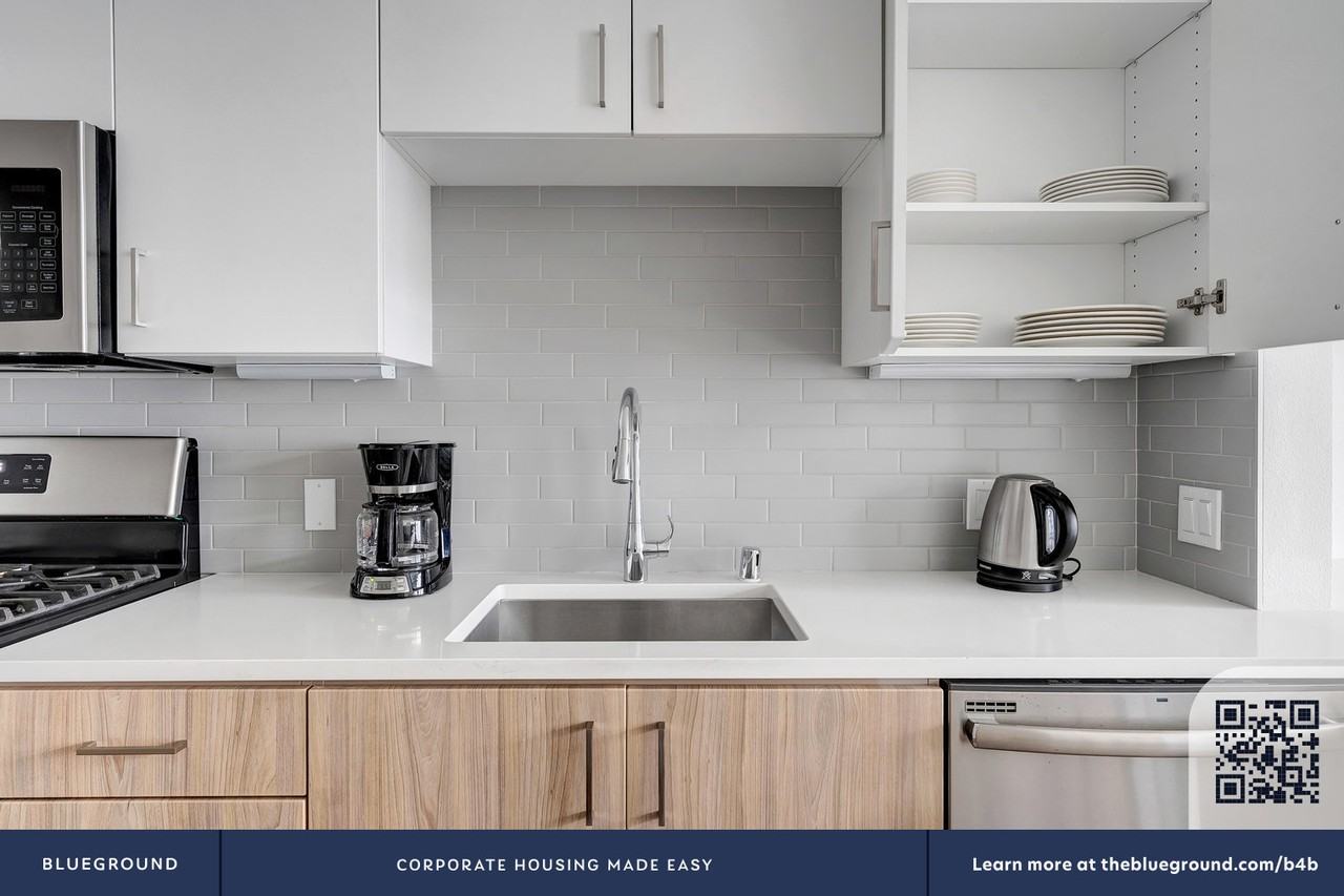 3093 Broadway - Photo 6 of 52