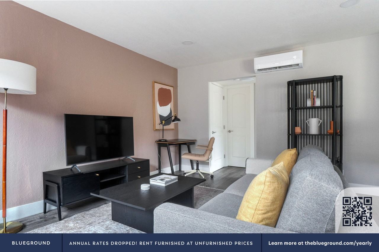 906 Burbank Drive - Photo 4 of 33