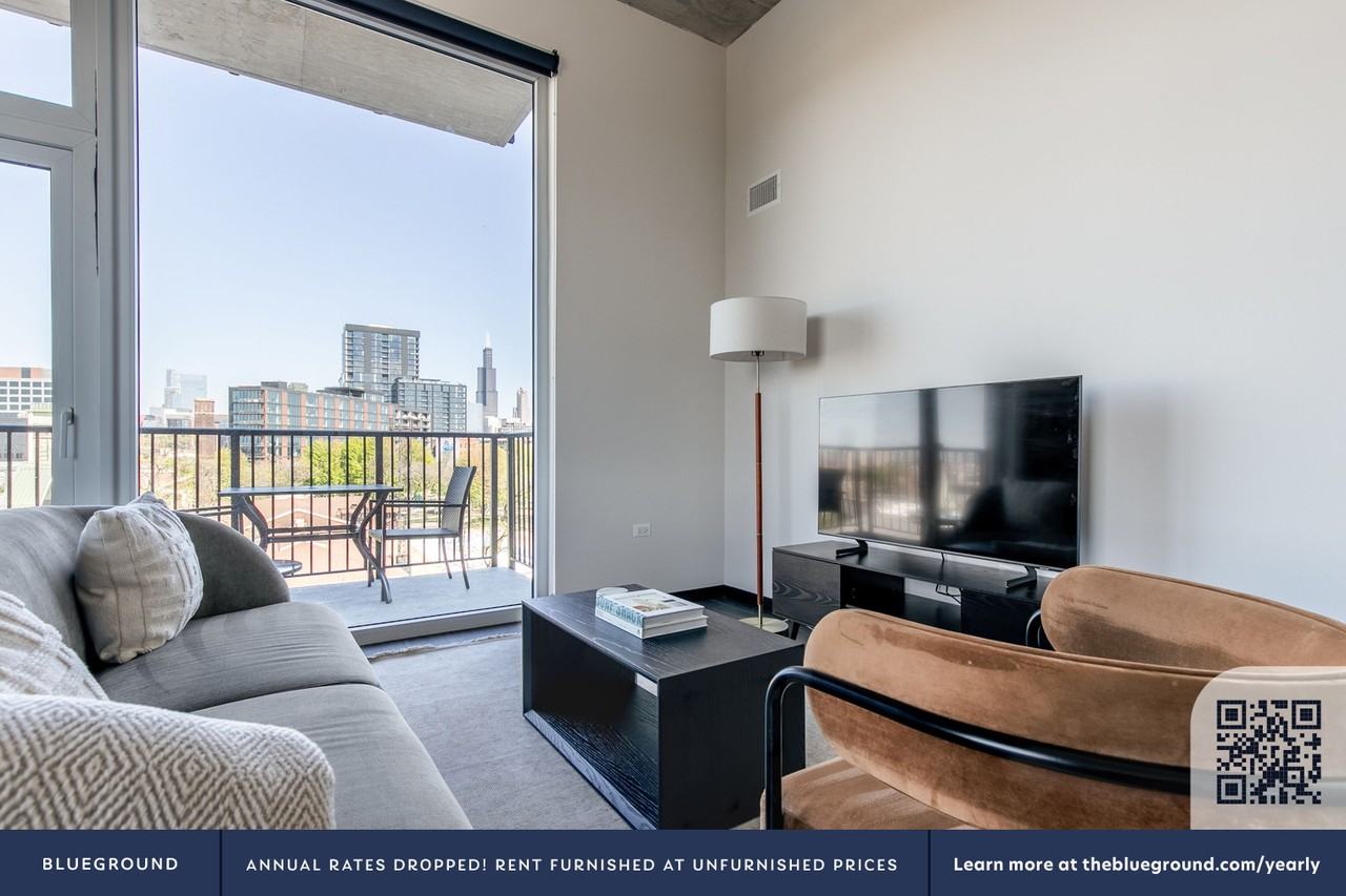 150 North Ashland Avenue - Photo 3 of 54