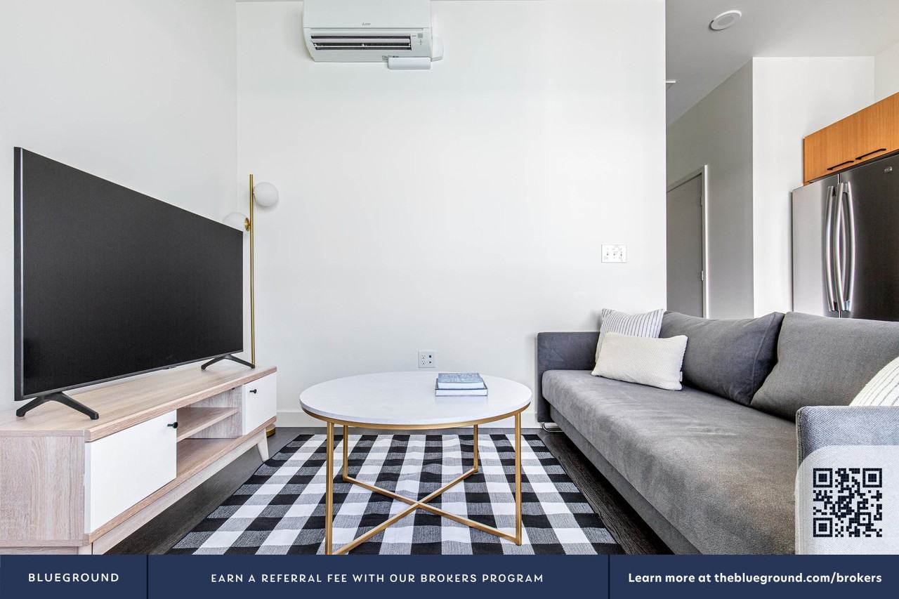 118 Broadway East - Photo 5 of 90