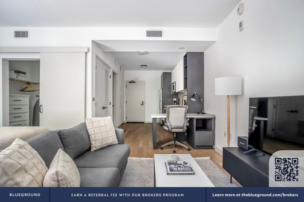 6200 Hollywood Boulevard - Photo 5 of 96