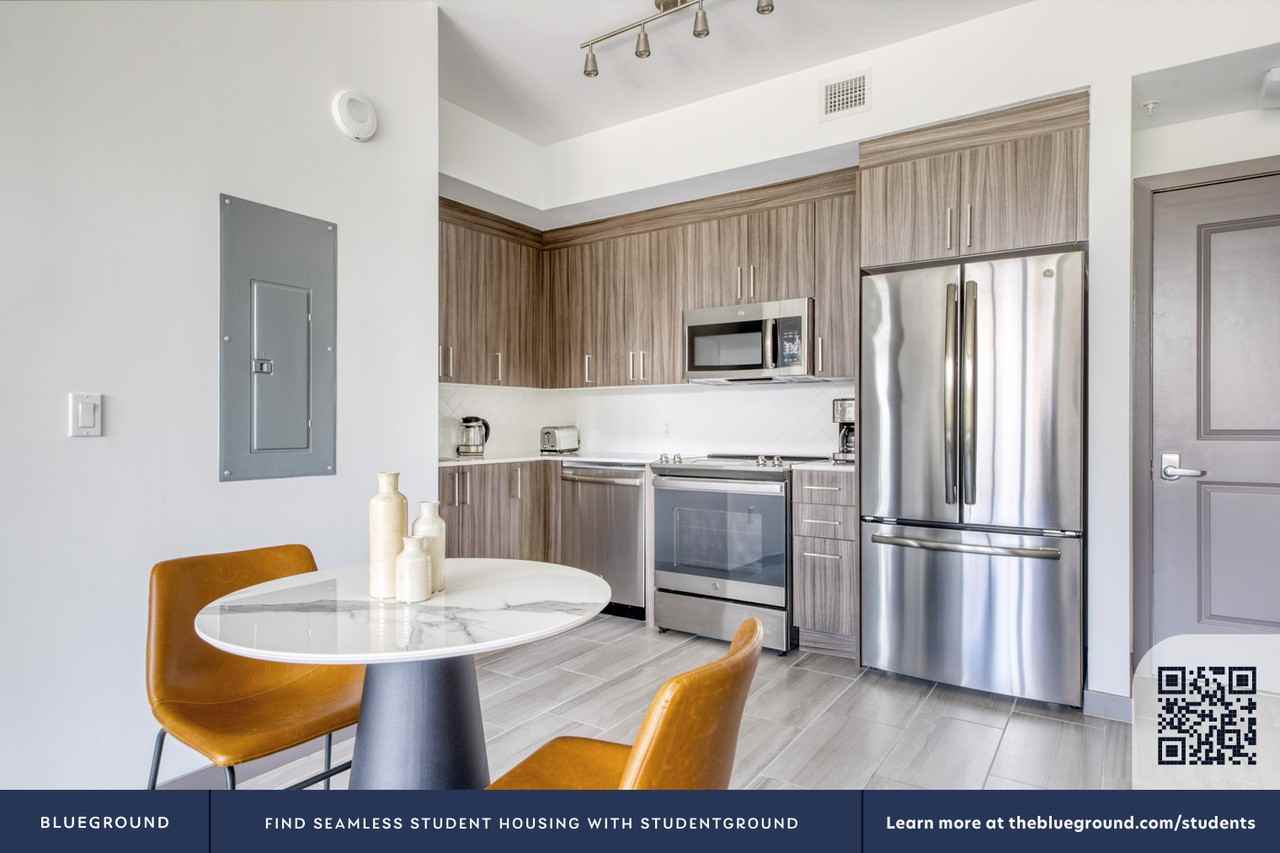 6445 Northeast 7th Avenue - Photo 7 of 88