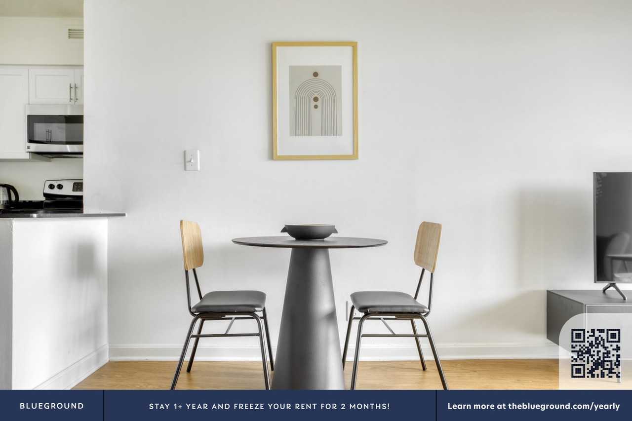 1801 Crystal Dr #558 - Photo 7 of 28