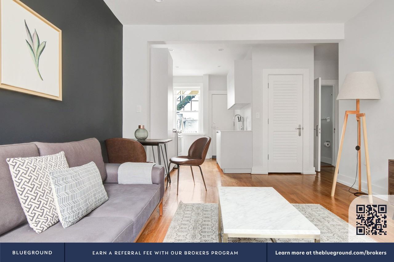 17 Forest Street - Photo 5 of 33