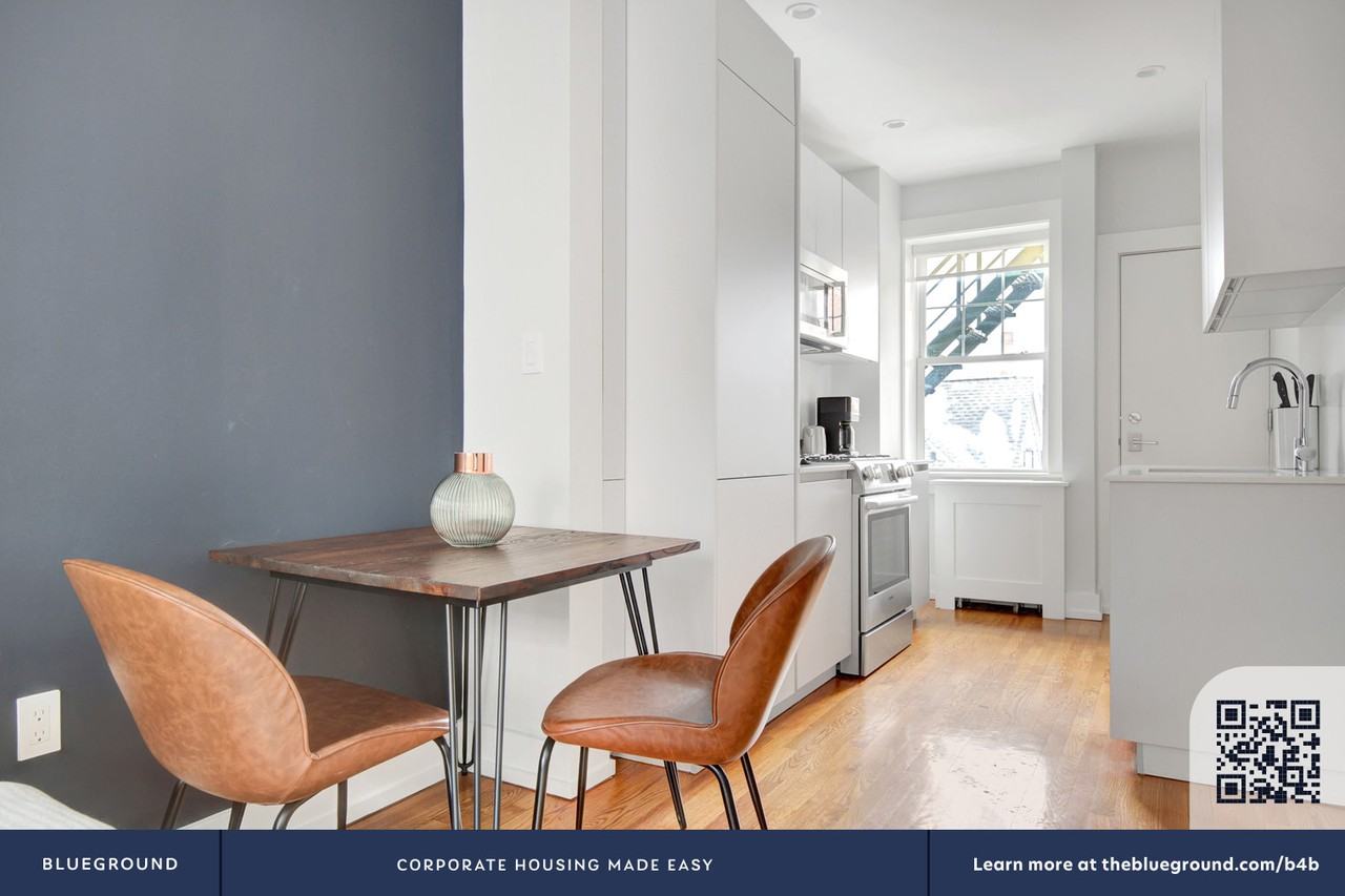 17 Forest Street - Photo 6 of 33