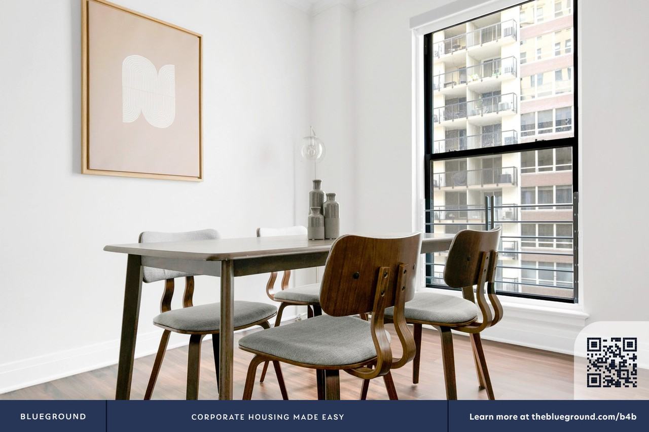 200 East Chestnut Street - Photo 5 of 34