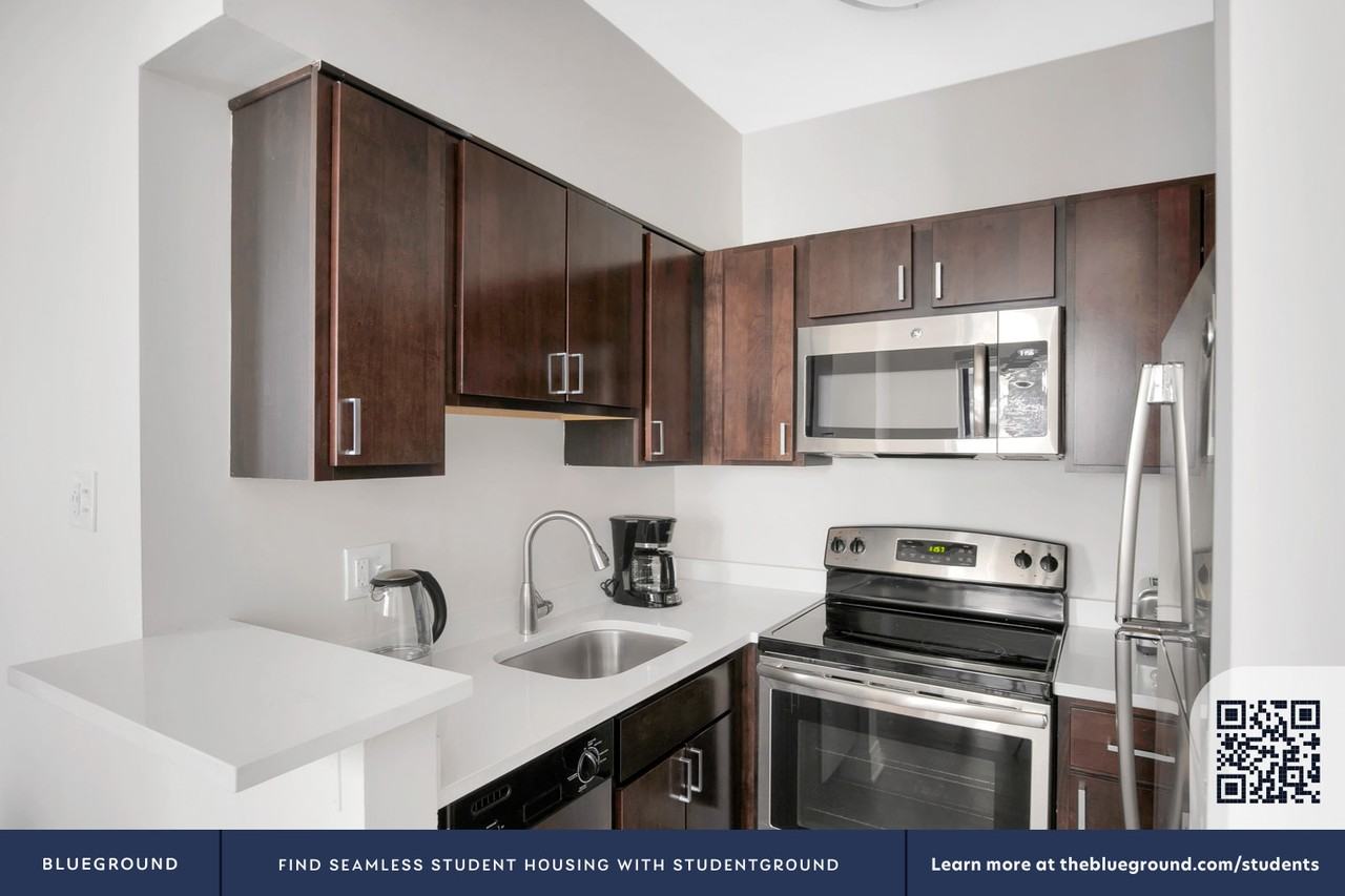 200 East Chestnut Street - Photo 6 of 34