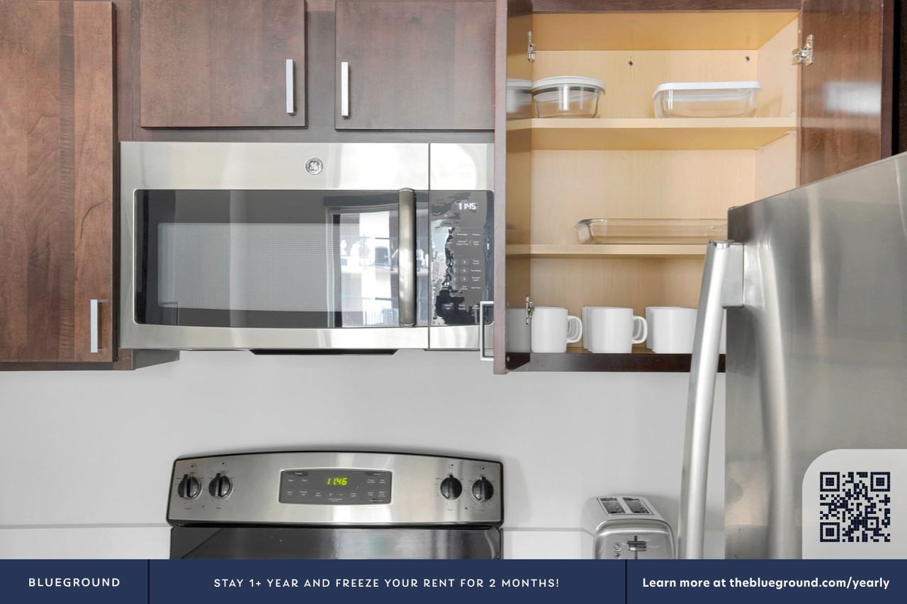 200 East Chestnut Street - Photo 7 of 34