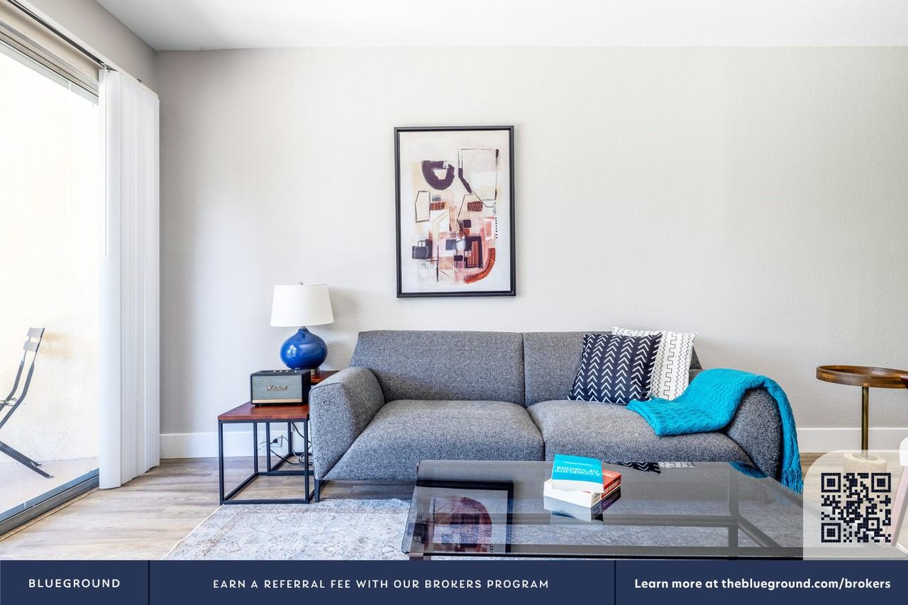 4522 Woodman Avenue - Photo 5 of 54