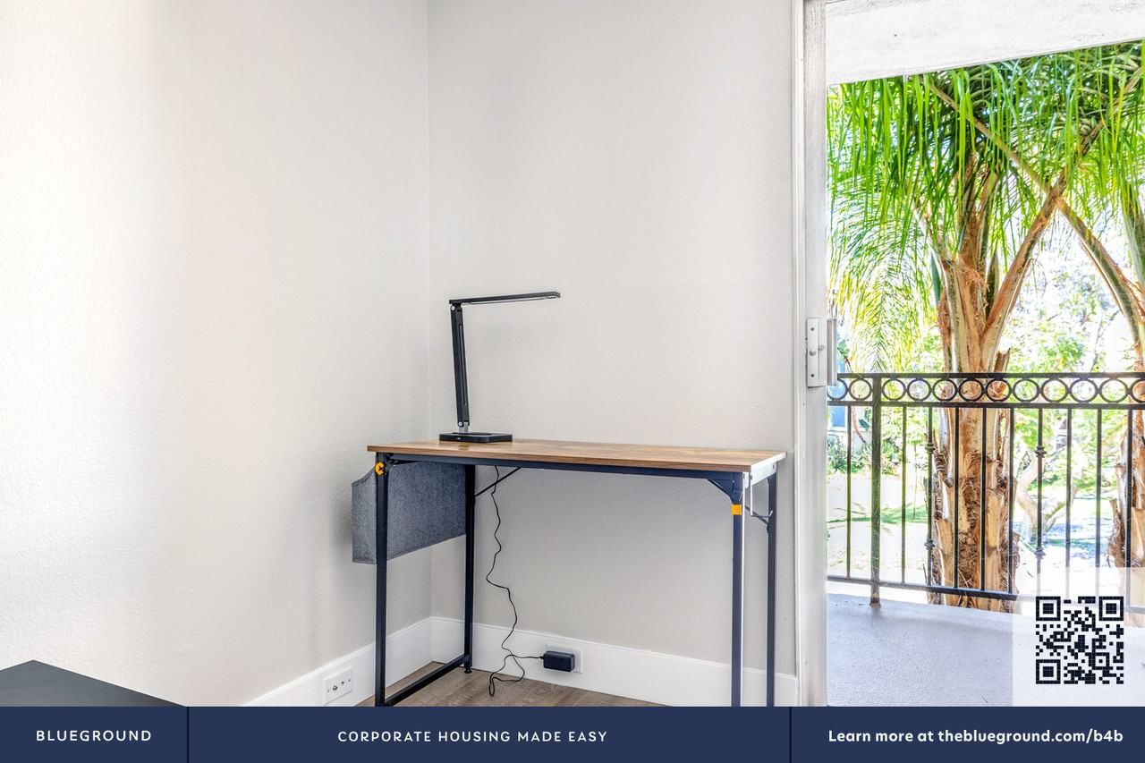 4522 Woodman Avenue - Photo 6 of 54