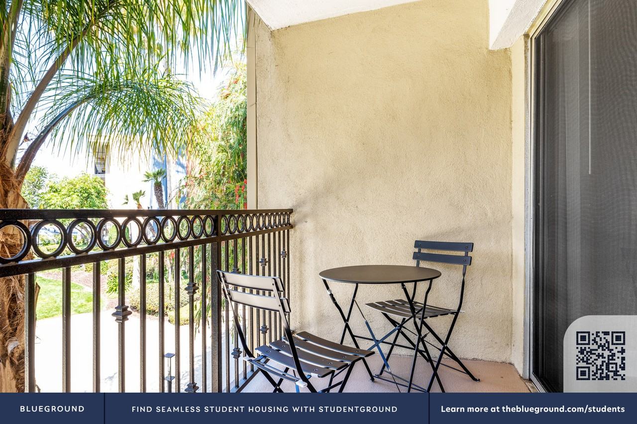 4522 Woodman Avenue - Photo 7 of 54