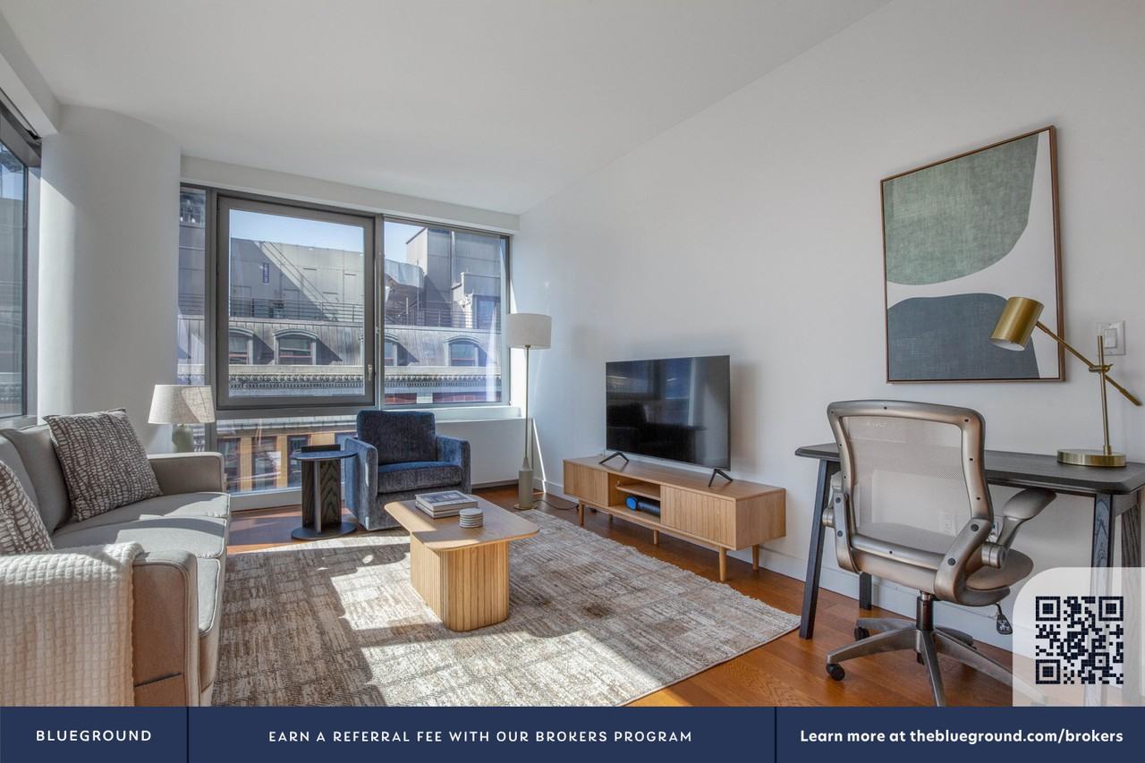 435 West 31st Street - Photo 4 of 39