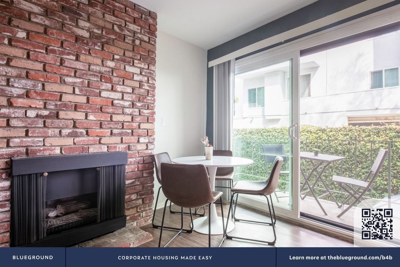 10989 Rochester Avenue - Photo 5 of 65