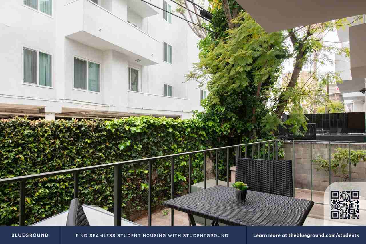 10989 Rochester Avenue - Photo 6 of 65