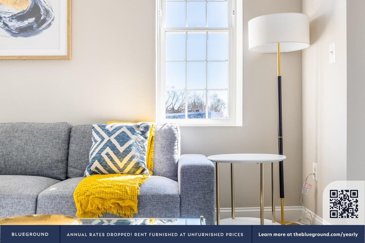 133 7th Street Southeast - Photo 3 of 19