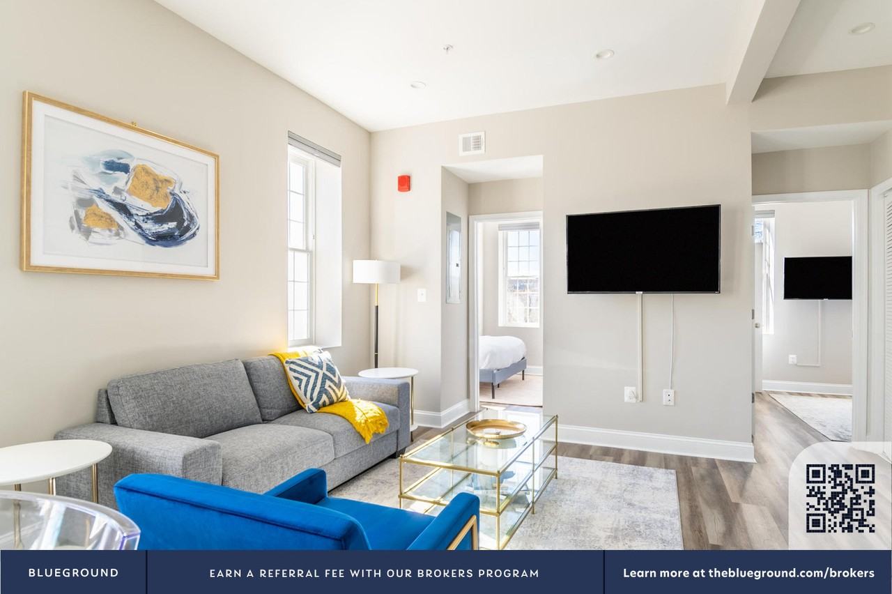 133 7th Street Southeast - Photo 4 of 19