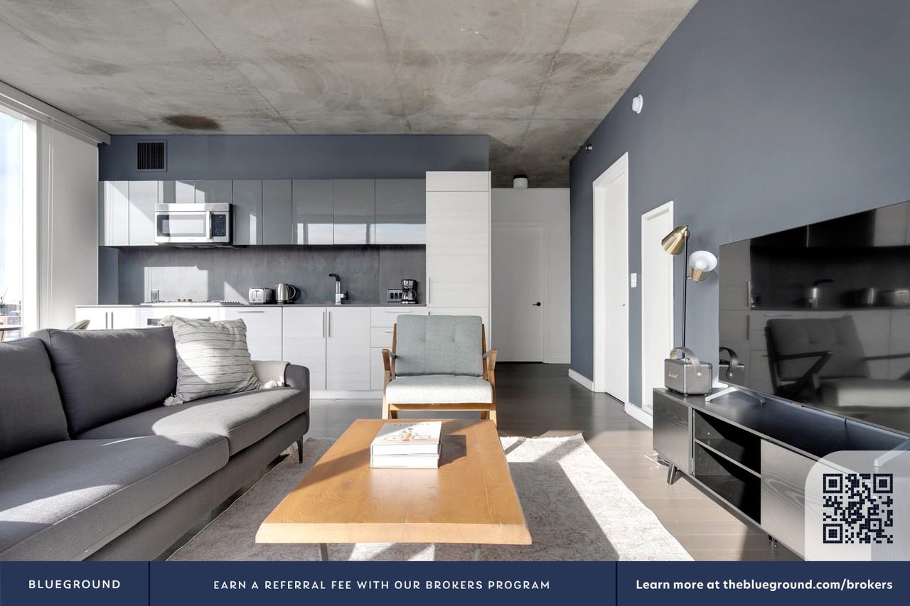 625 West Division Street - Photo 5 of 48