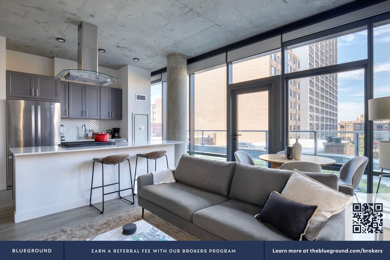 450 West Belmont Avenue - Photo 4 of 42