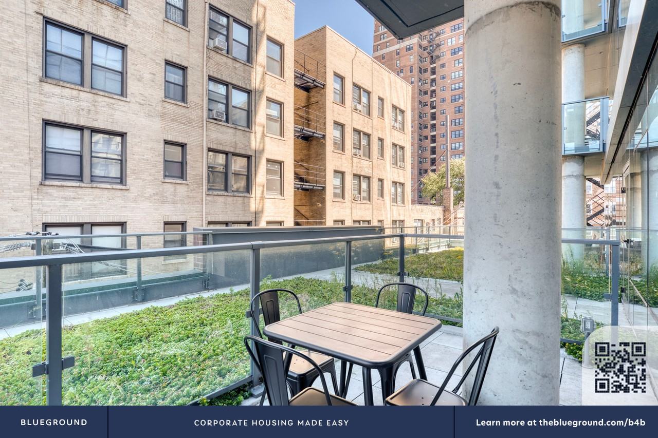 450 West Belmont Avenue - Photo 5 of 42