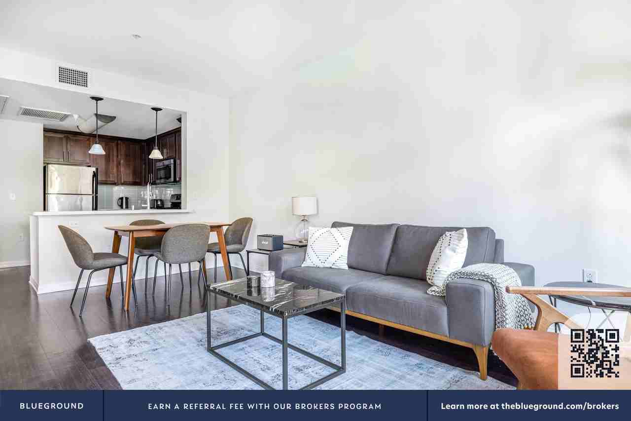 7270 W Manchester Ave #412 - Photo 4 of 35