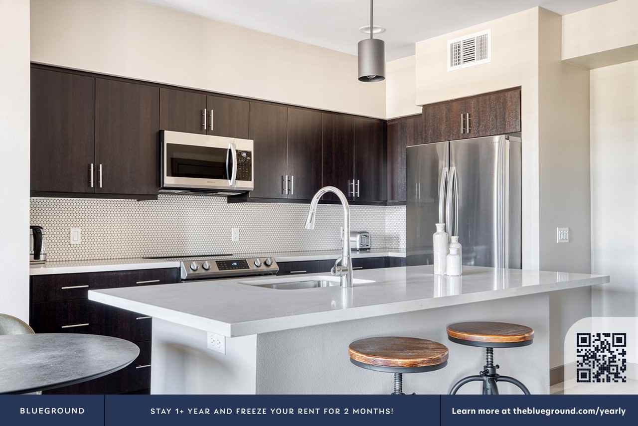 920 Bayswater Avenue - Photo 7 of 46