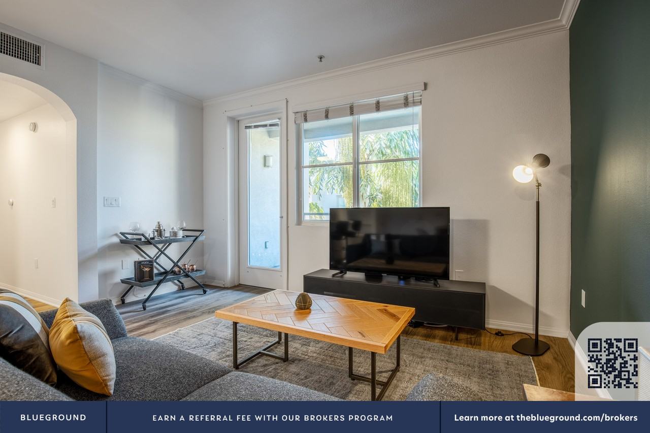 1724 North Highland Avenue - Photo 4 of 50