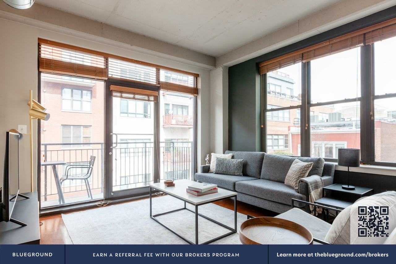 1425 P Street Northwest - Photo 4 of 32