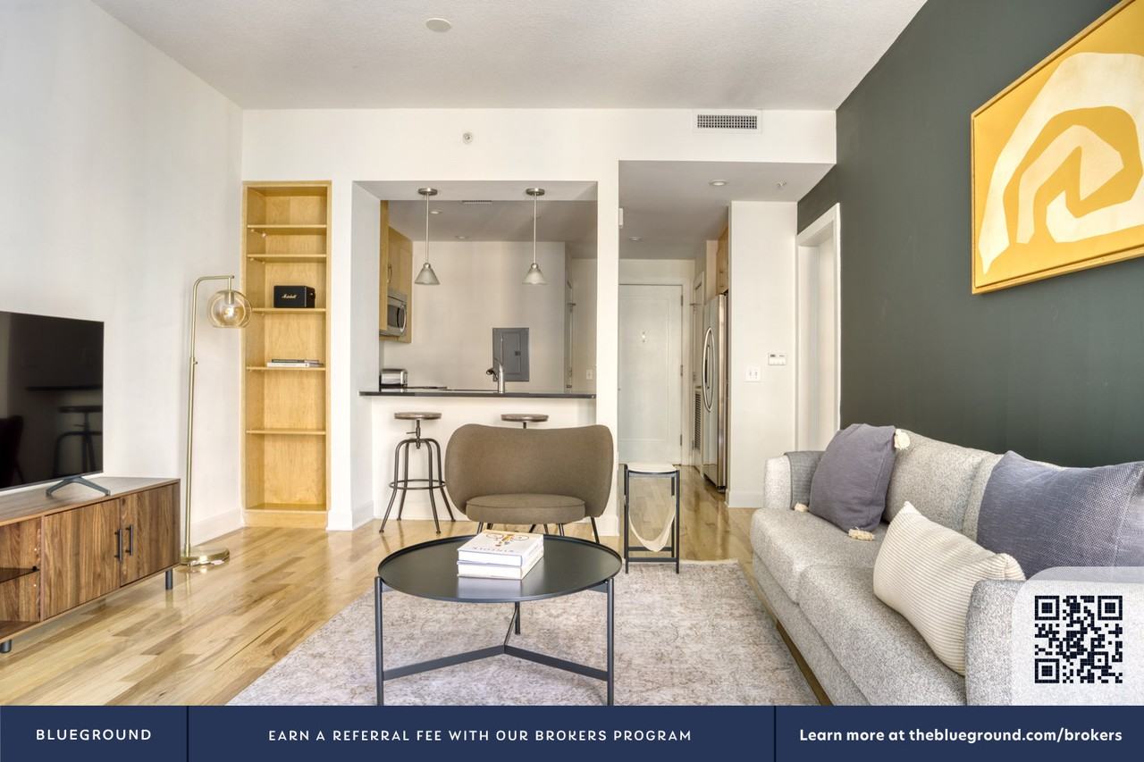 425 Massachusetts Avenue Northwest - Photo 4 of 38