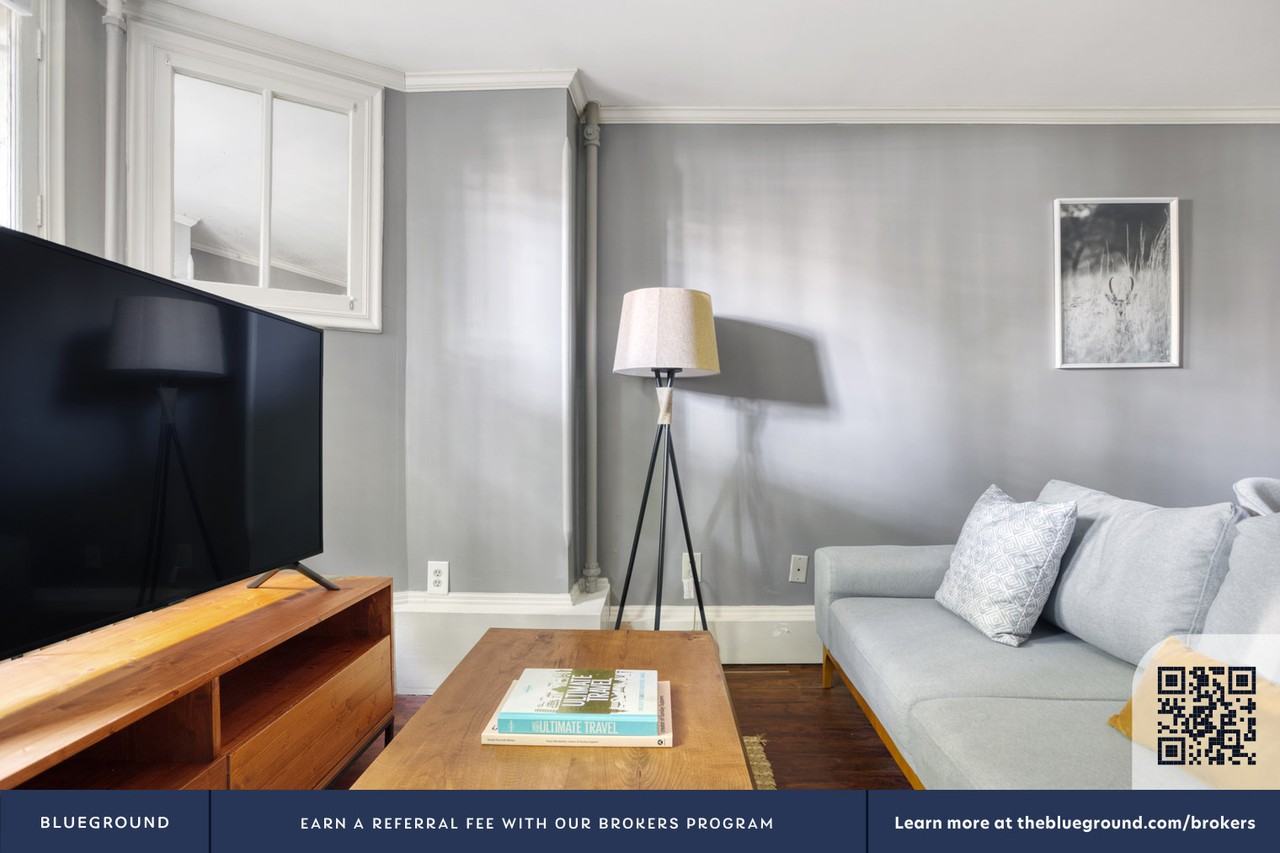 1503 Vermont Avenue Northwest - Photo 5 of 33