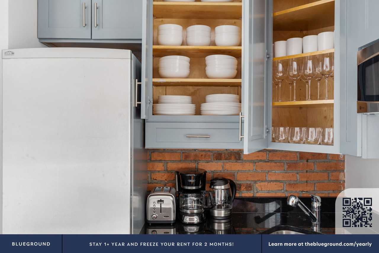 330 East 35th Street #1053 - Photo 7 of 19