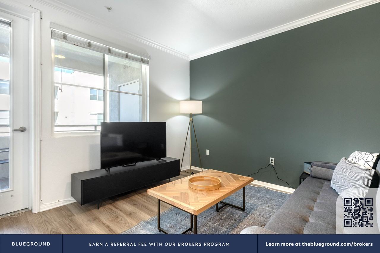 1724 North Highland Avenue - Photo 5 of 36