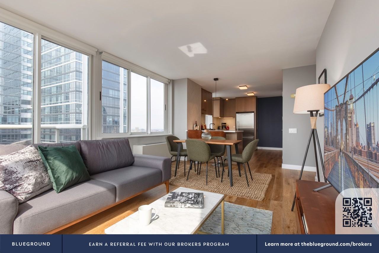 560 West 43rd Street - Photo 4 of 50