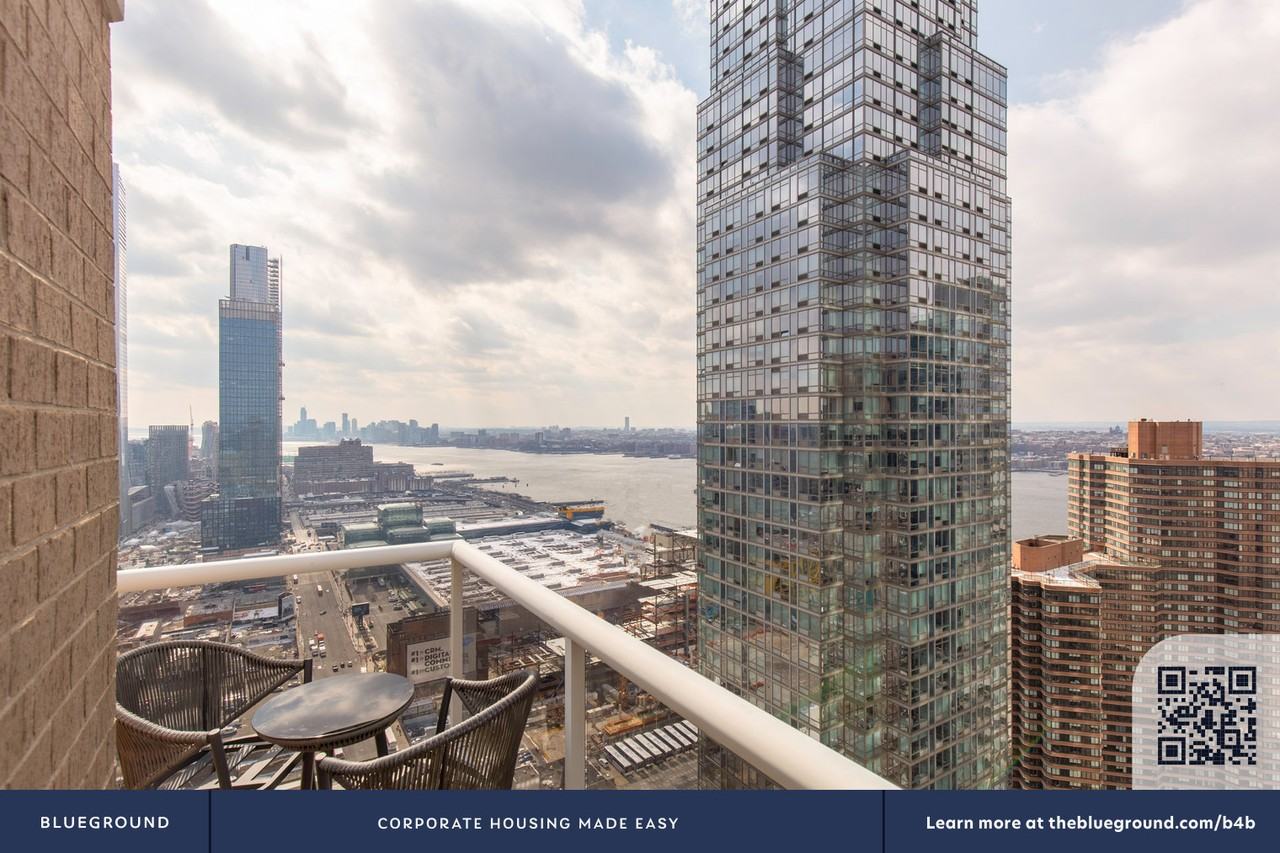 560 West 43rd Street - Photo 5 of 50