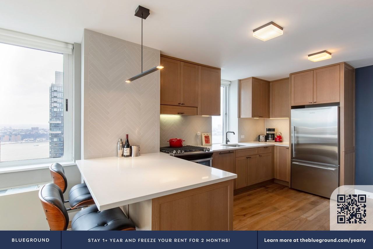 560 West 43rd Street - Photo 7 of 50