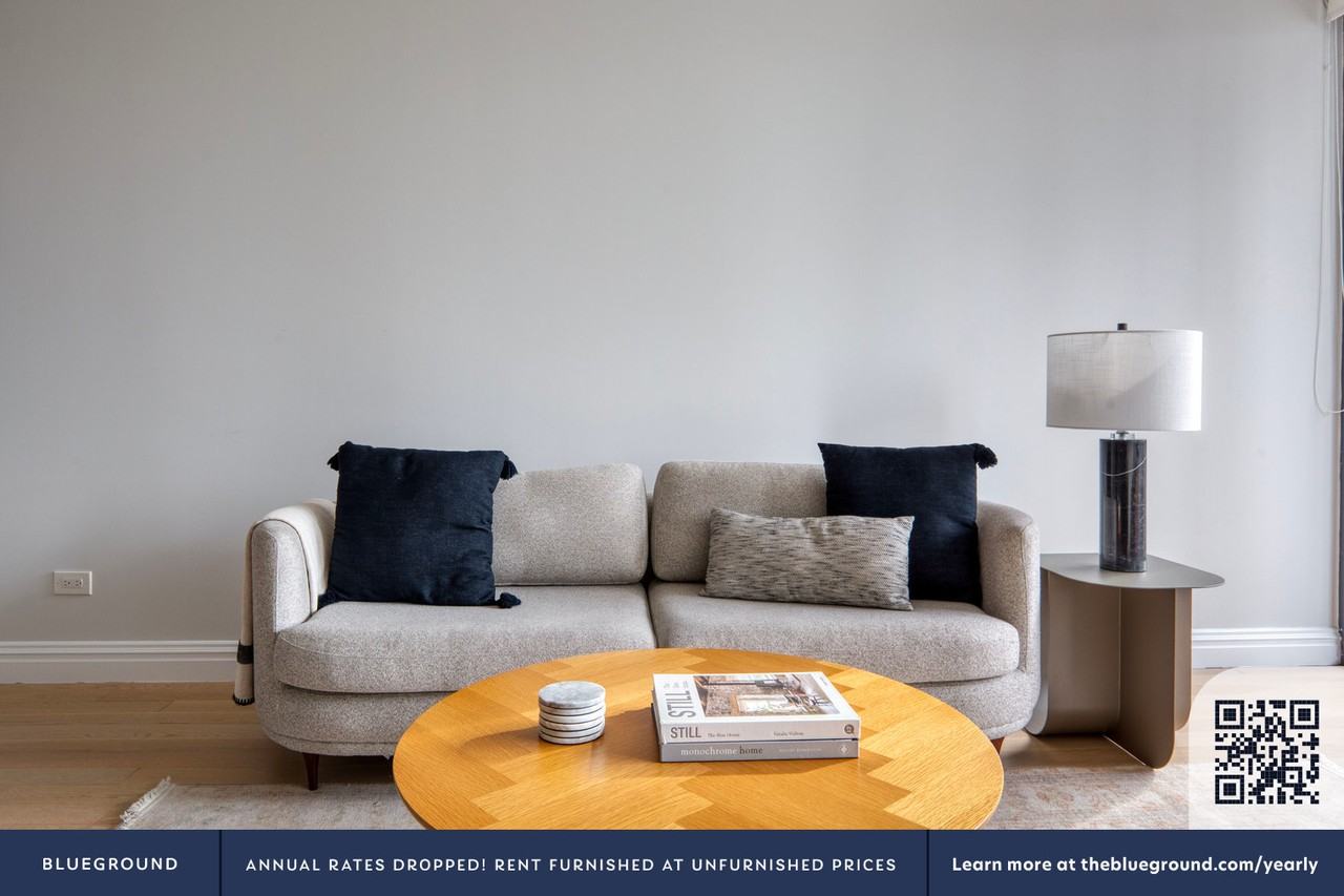 235 West 48th Street - Photo 4 of 31