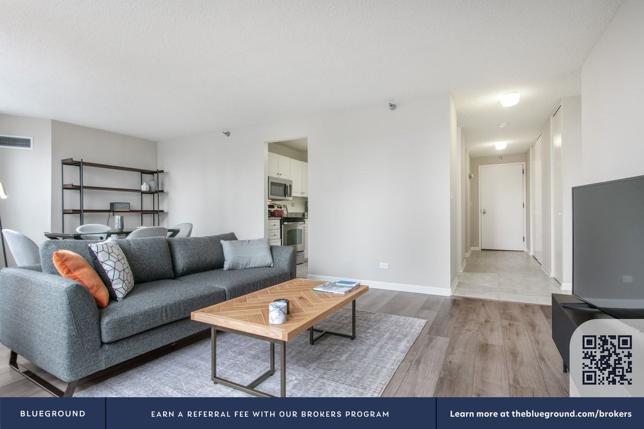 750 North Rush Street - Photo 4 of 34
