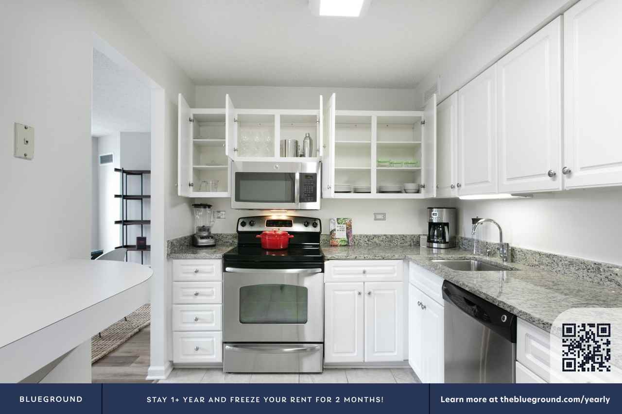 750 North Rush Street - Photo 7 of 34
