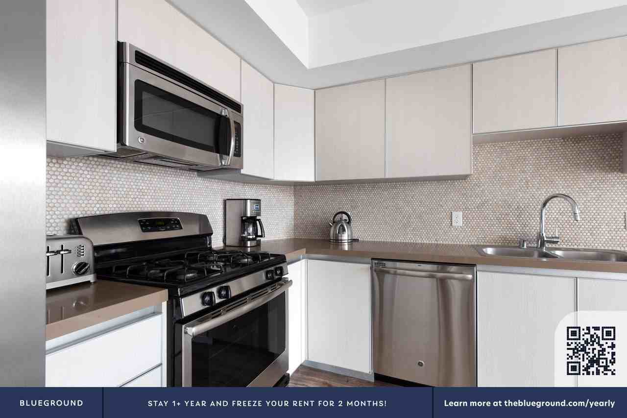 10473 Santa Monica Boulevard - Photo 7 of 20