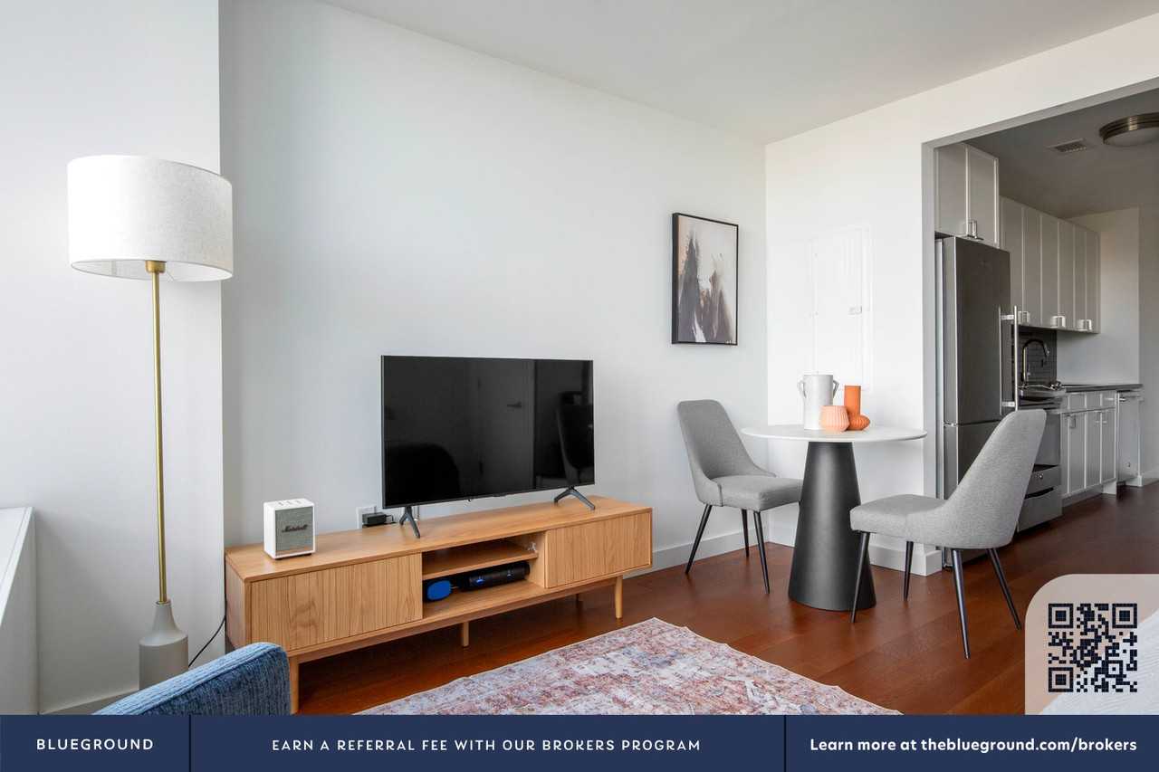 435 West 31st Street - Photo 4 of 38